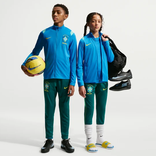 Zdjęcie produktu Dzianinowy dres piłkarski dla dużych dzieci Nike Dri-FIT Brazylia Academy Pro - Niebieski