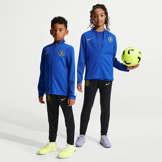 Zdjęcie produktu Dzianinowy dres piłkarski dla dużych dzieci Nike Dri-FIT Chelsea F.C. Strike - Niebieski