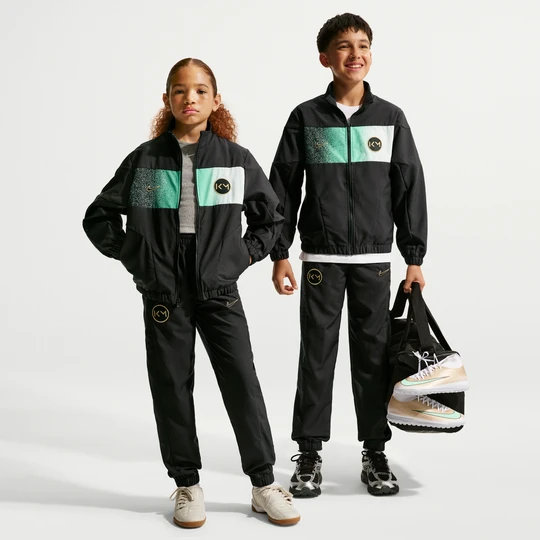Zdjęcie produktu Dzianinowy dres piłkarski dla dużych dzieci Nike Kylian Mbappé - Czerń
