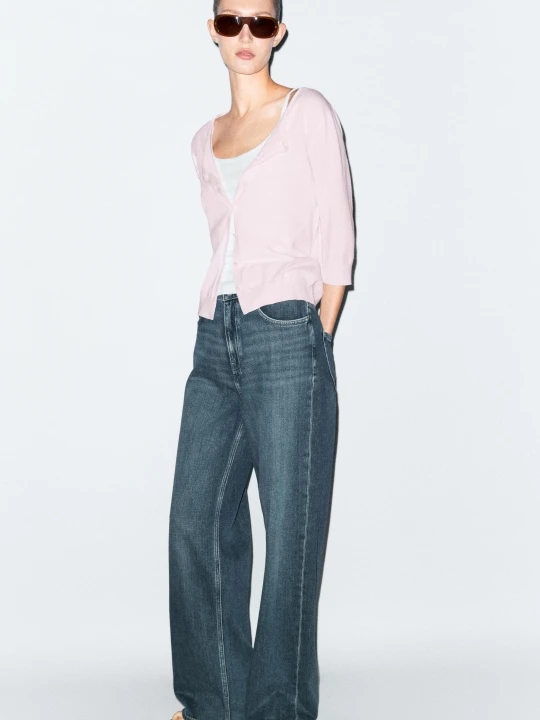 Zdjęcie produktu Dzianinowy Kardigan Z Dekoltem Łódka Z Mieszanki Bawełny - Blady Róż - Massimo Dutti - Female