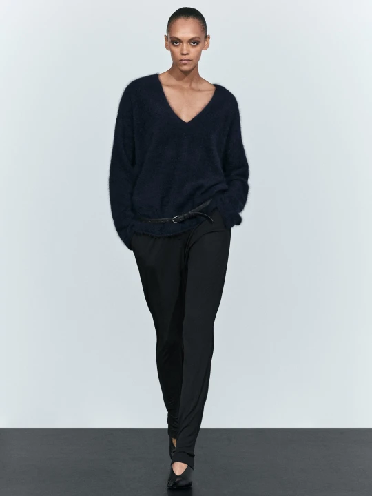 Zdjęcie produktu Dzianinowy Sweter Oversize Z Dekoltem W Serek - Ciemnoniebieski - Massimo Dutti - Female