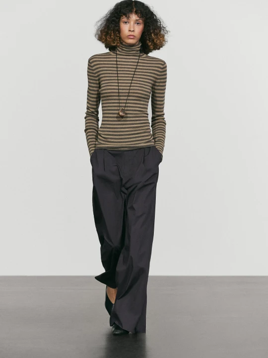 Zdjęcie produktu Dzianinowy Sweter W Paski Z Golfem - Szarobrązowy - Massimo Dutti - Female