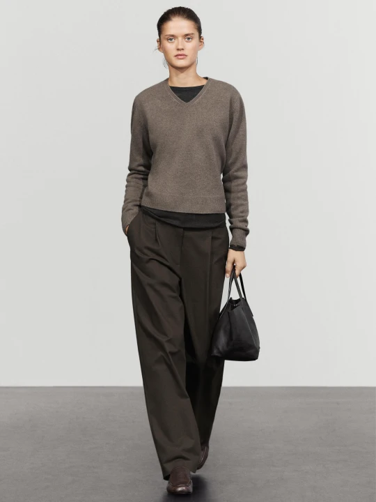 Zdjęcie produktu Dzianinowy Sweter Z Dekoltem W Serek, 100% Wełny - Szarobrązowy - Massimo Dutti - Female