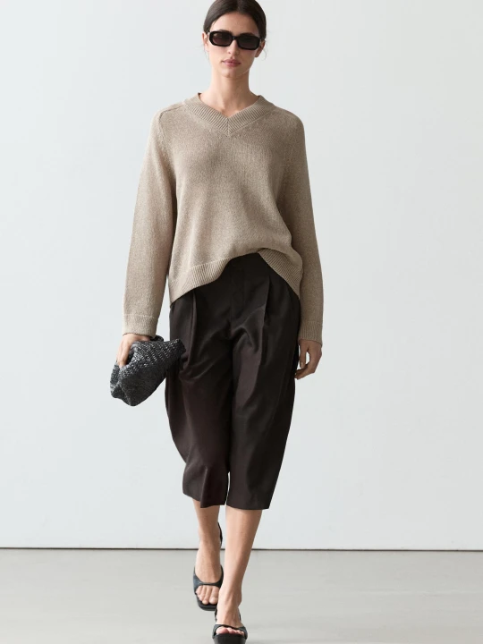 Zdjęcie produktu Dzianinowy Sweter Z Domieszką Bawełny Z Dekoltem W Serek - Norkowy - Massimo Dutti - Female