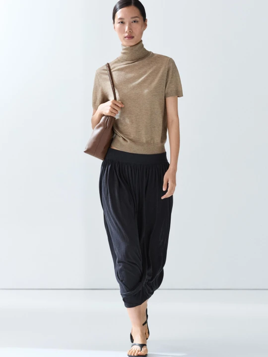 Zdjęcie produktu Dzianinowy Sweter Z Golfem - Beżowy Pop - Massimo Dutti - Female