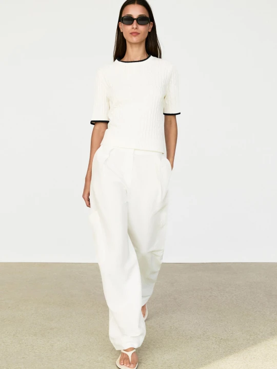 Zdjęcie produktu Dzianinowy Sweter Z Krótkim Rękawem I Warkoczowym Splotem - Biały - Massimo Dutti - Female