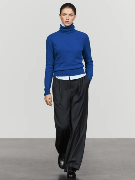 Zdjęcie produktu Dzianinowy Sweter Z Mieszanki Wełny Z Golfem - Błękit Królewski - Massimo Dutti - Female