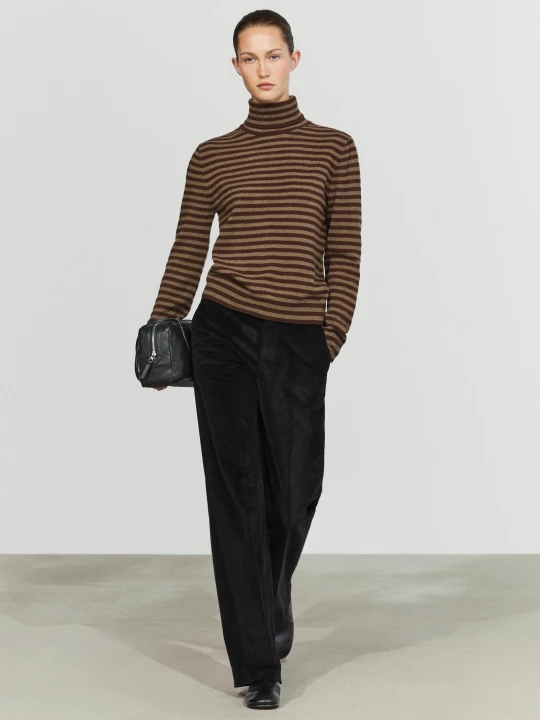Zdjęcie produktu Dzianinowy Sweter Z Wełny I Kaszmiru Z Golfem - Bordowy - Massimo Dutti - Female