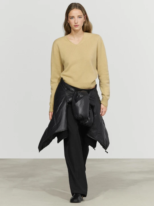 Zdjęcie produktu Dzianinowy Sweter Ze 100% Wełny Z Dekoltem W Serek - Oliwkowy - Massimo Dutti - Female