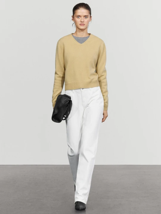Zdjęcie produktu Dzianinowy Sweter Ze 100% Wełny Z Dekoltem W Serek - Oliwkowy - Massimo Dutti - Female