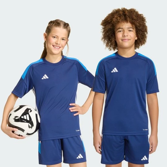 Zdjęcie produktu DZIECIĘCA KOSZULKA TIRO 26 ESSENTIALS Adidas niebieski