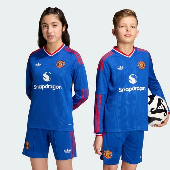 Zdjęcie produktu Dziecięca koszulka wyjazdowa Manchester United 26 / 27 z długim rękawem Adidas Royal Blue