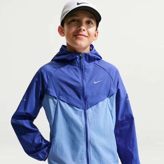 Zdjęcie produktu Dziecięca kurtka treningowa z ochroną przed promieniowaniem UV Repel Nike Stride - Niebieski
