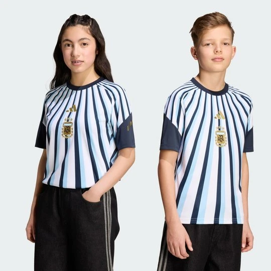 Zdjęcie produktu Dziecięca przedmeczowa koszulka domowa Argentyna 26 Adidas biały