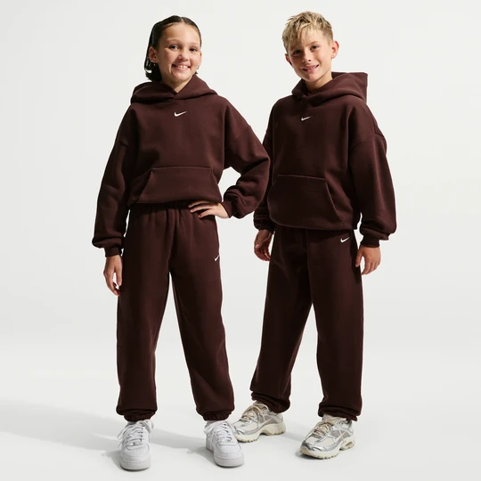 Zdjęcie produktu Dziecięce spodnie z dzianiny ze ściągaczami Nike Solo Swoosh - Fiolet