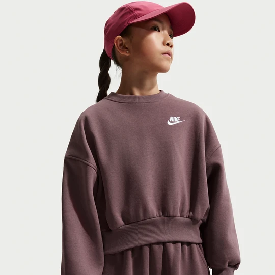 Zdjęcie produktu Dziewczęca bluza dresowa o pudełkowym kroju z półokrągłym dekoltem Nike Club Fleece - Fiolet