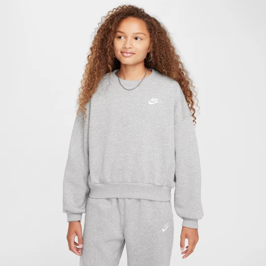 Zdjęcie produktu Dziewczęca bluza dresowa o pudełkowym kroju z półokrągłym dekoltem Nike Club Fleece - Szary