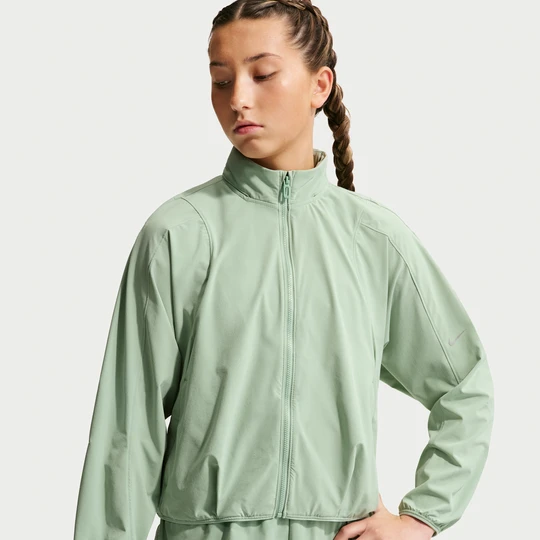 Zdjęcie produktu Dziewczęca kurtka z tkaniny z ochroną przed promieniowaniem UV Nike MAVN - Zieleń