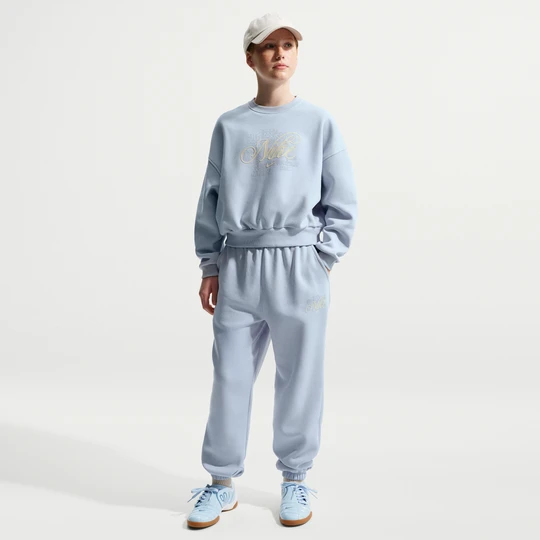 Zdjęcie produktu Dziewczęce spodnie o luźnym kroju z nadrukiem Nike Club Fleece - Szary