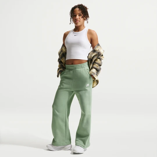 Zdjęcie produktu Dziewczęce spodnie z szerokimi nogawkami Nike Club Fleece - Zieleń