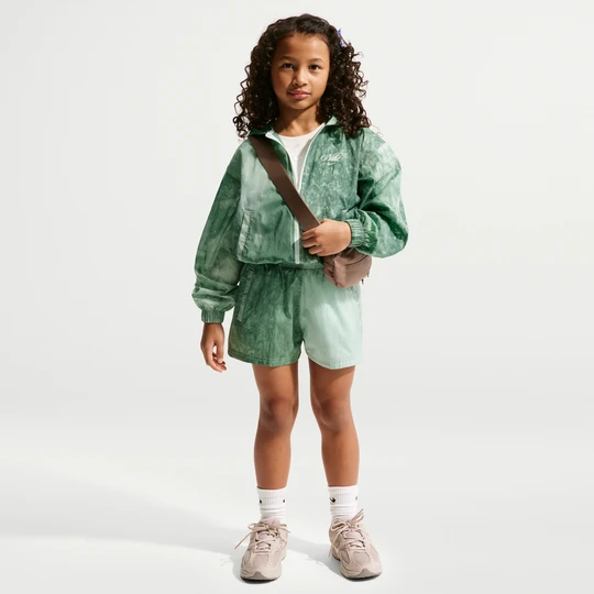 Zdjęcie produktu Dziewczęce szorty z tkaniny Nike Club - Zieleń