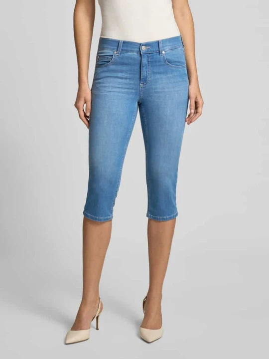 Zdjęcie produktu Dżinsowe spodnie capri z wpuszczanymi kieszeniami model 'Anacapri' Angels Jasnoniebieski