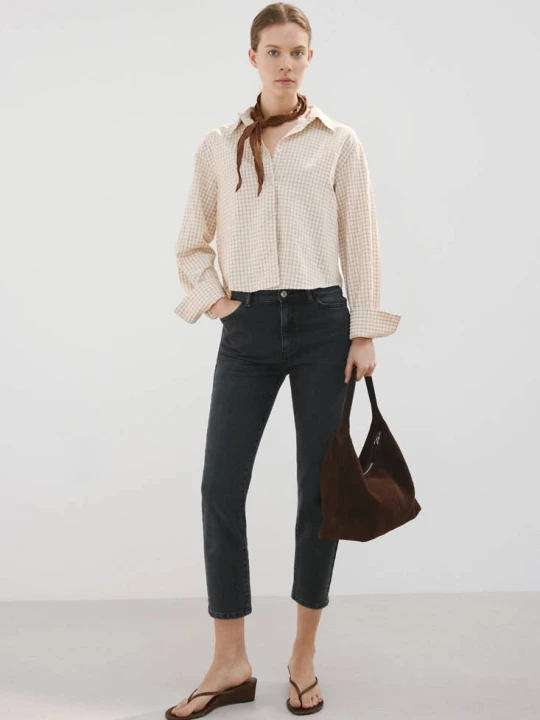 Zdjęcie produktu Dżinsy Claudia slim crop black denim - Kobieta - MANGO