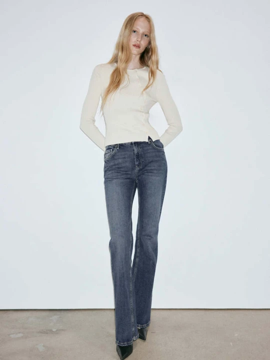 Zdjęcie produktu Dżinsy flare high waist ciemnoniebieski - Kobieta - MANGO