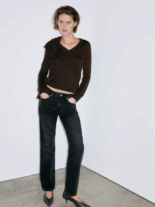 Zdjęcie produktu Jeans Matilda z wysokim stanem o prostym kroju black denim - Kobieta - MANGO