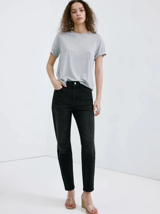 Zdjęcie produktu Dżinsy Newmom comfort z wysokim stanem black denim - Kobieta - MANGO