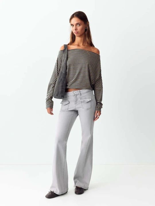 Zdjęcie produktu Dżinsy o kroju flare z dżetami szary denim - Teen - MANGO TEEN