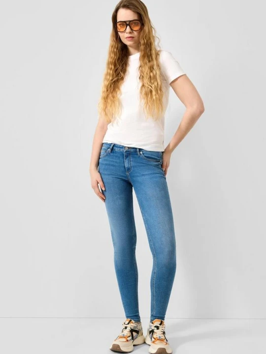 Zdjęcie produktu Dżinsy SADIE / Skinny Fit / Mid Rise / Skinny Leg QS niebieski