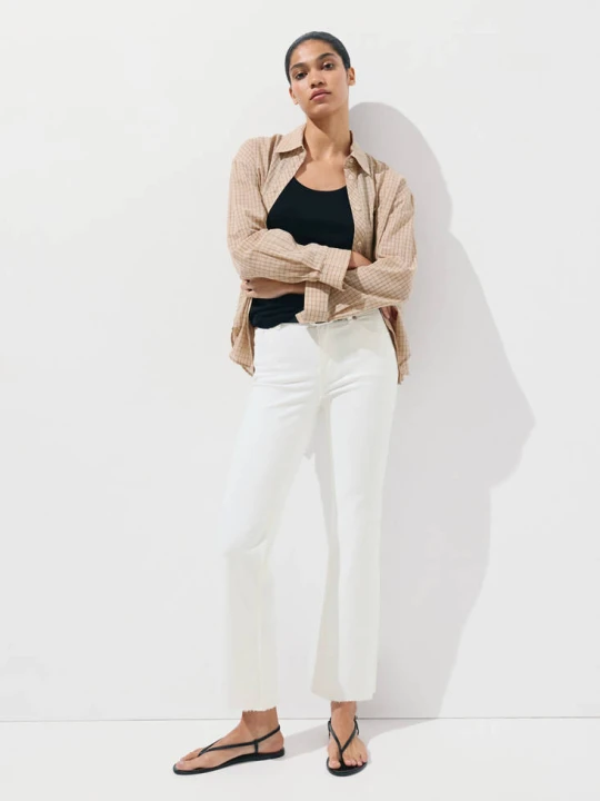 Zdjęcie produktu Dżinsy Sienna flare crop biały - Kobieta - MANGO