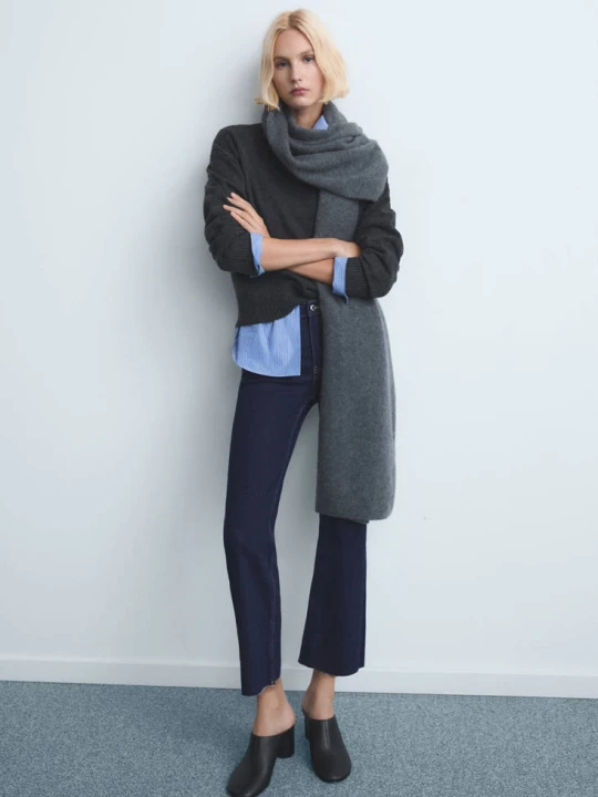 Zdjęcie produktu Dżinsy Sienna flare crop niebieski - Kobieta - MANGO