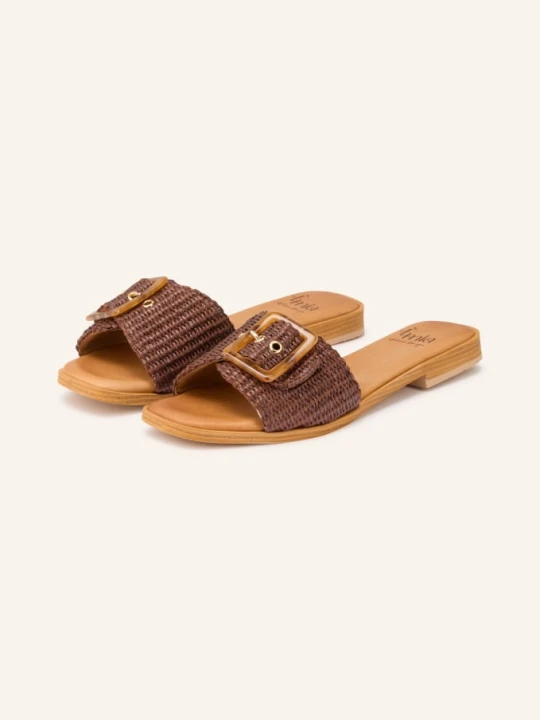 Zdjęcie produktu È Mia Klapki braun E Mia CIEMNOBRĄZOWY