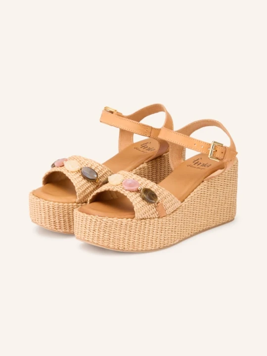 Zdjęcie produktu È Mia Platformy Na Koturnie Z Kamieniami Ozdobnymi beige E Mia