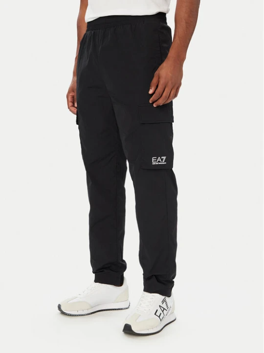 Zdjęcie produktu EA7 Emporio Armani Spodnie cargo 7M002183 AF13190 UC001 Czarny Regular Fit