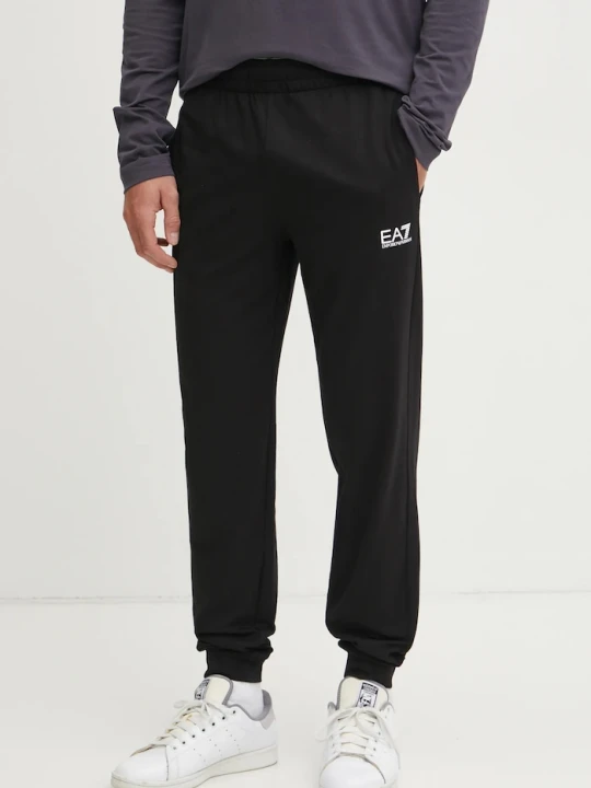 Zdjęcie produktu EA7 Emporio Armani spodnie dresowe męskie bawełniane czarny