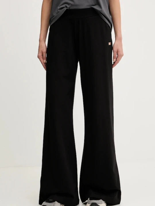 Zdjęcie produktu EA7 Emporio Armani spodnie dresowe damskie bawełniane z elastanem czarny