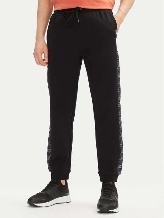 Zdjęcie produktu EA7 Emporio Armani Spodnie dresowe 7M000216 AF12660 UC001 Czarny Regular Fit