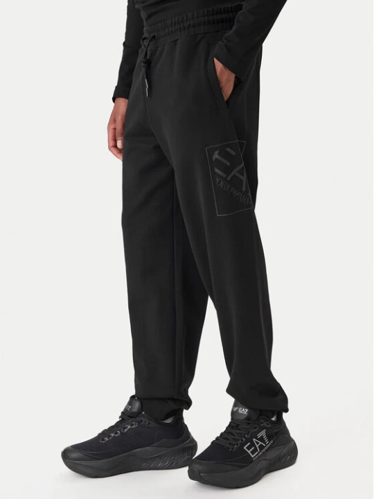 Zdjęcie produktu EA7 Emporio Armani Spodnie dresowe 7M001492 AF17787 UC001 Czarny Regular Fit