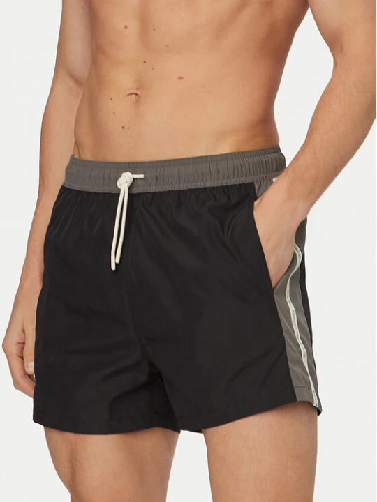 Zdjęcie produktu EA7 Emporio Armani Szorty kąpielowe 7M001679 AF21070 MC429 Czarny Regular Fit