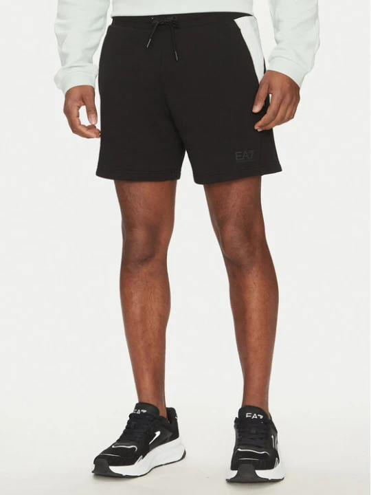 Zdjęcie produktu EA7 Emporio Armani Szorty materiałowe 7M000269 AF12451 UC001 Czarny Regular Fit
