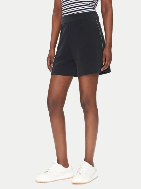 Zdjęcie produktu EA7 Emporio Armani Szorty materiałowe 7W000176 AF12643 UC001 Czarny Regular Fit