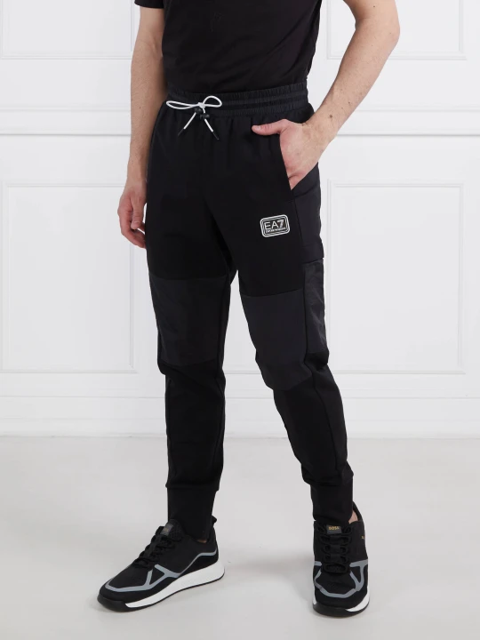 Zdjęcie produktu EA7 Spodnie dresowe | Regular Fit czarny