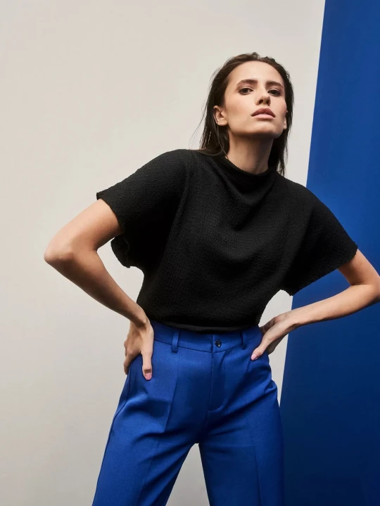 Zdjęcie produktu Elegancka bluzka z szerokimi rękawami czarna Moodo