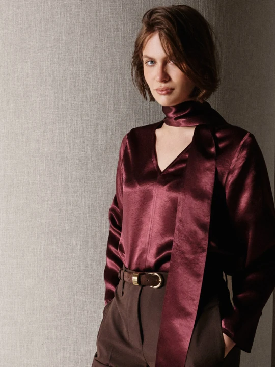 Zdjęcie produktu Elegancka burgundowa bluzka z szarfą Taranko BORDO