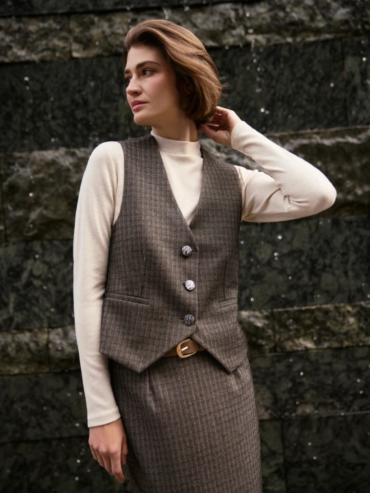 Zdjęcie produktu Elegancka kamizelka ciemnobeżowa Moodo