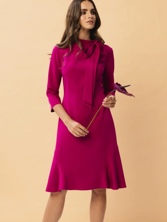Zdjęcie produktu Elegancka sukienka z wiązaniem przy dekolcie śliwkowa Stylove