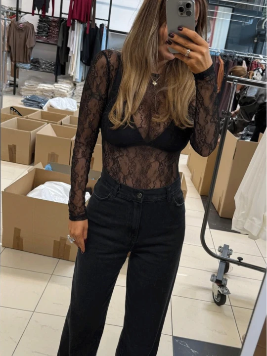 Zdjęcie produktu Eleganckie koronkowe body YARELI - czarne  magmac 
